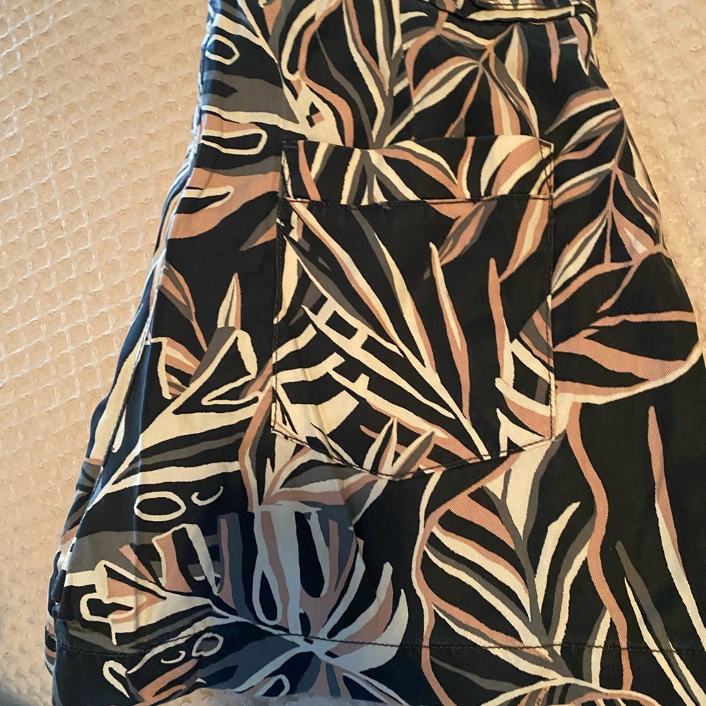 Nicole Miller New York Leaf Print Pants - Picture 4 of 14